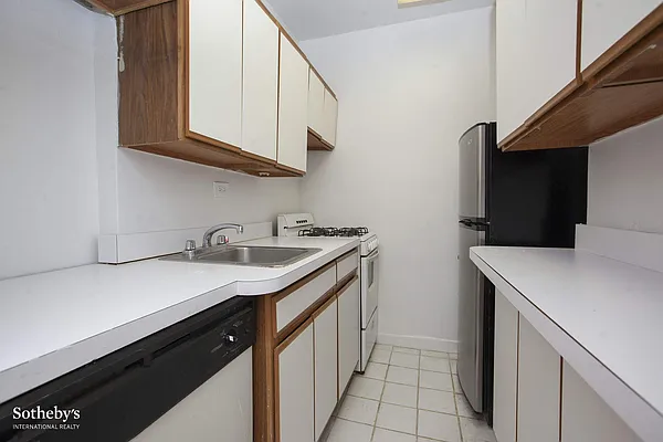 Sold by Sotheby's International Realty | media 6