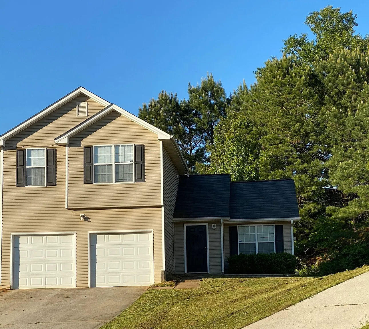 3 bed, 2.5 bath, 1650 sqft, $1,990 — Photo 1