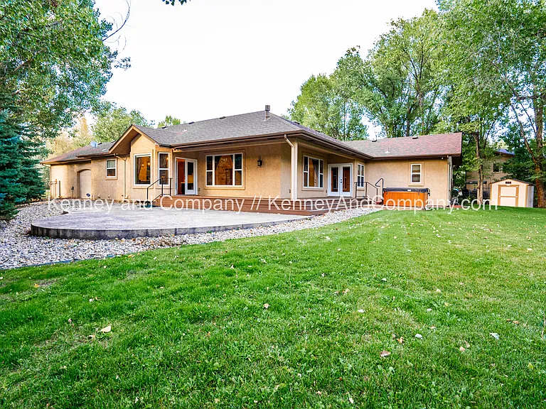 155 Indian Wells Ln — Photo 3