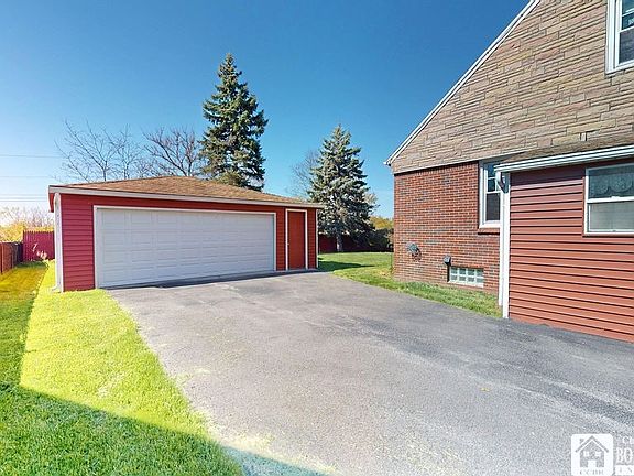 2nd image of 645 Mapleview Rd
