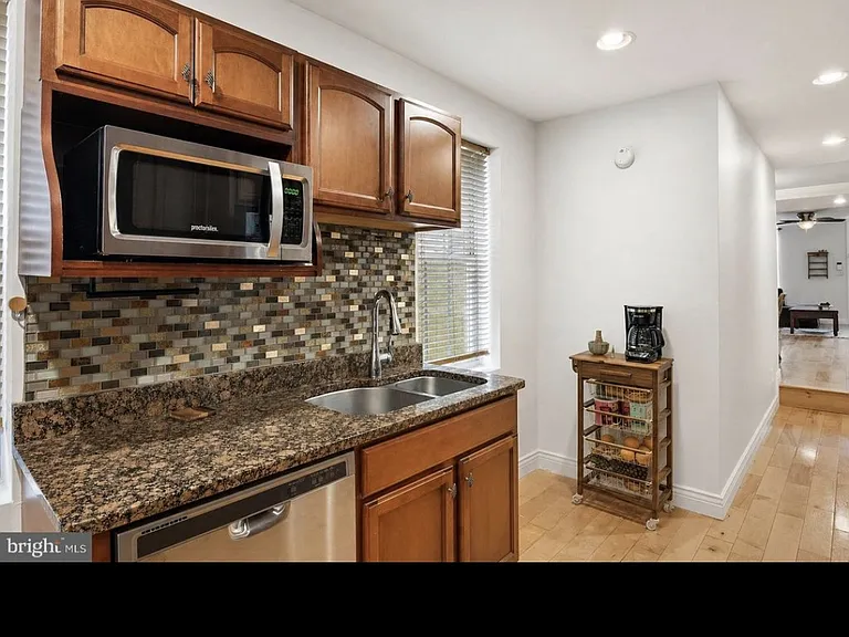 121 W Hamburg St — Photo 10
