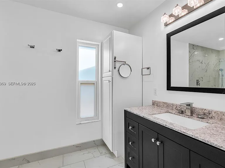 851 SW 49th Ter — Photo 14