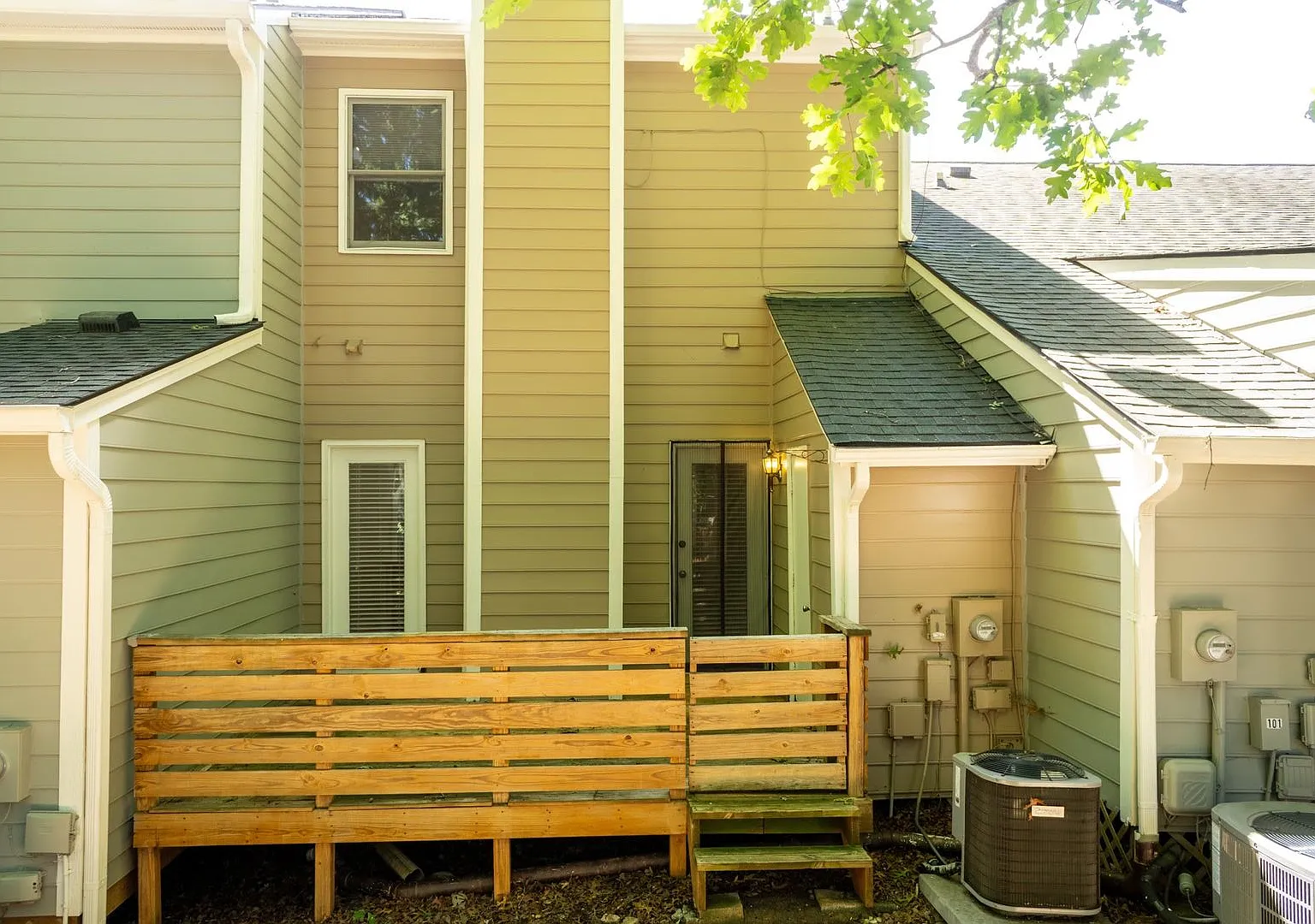 Desirable 2 Bedroom Townhouse Near Downtown Cary — Photo 4