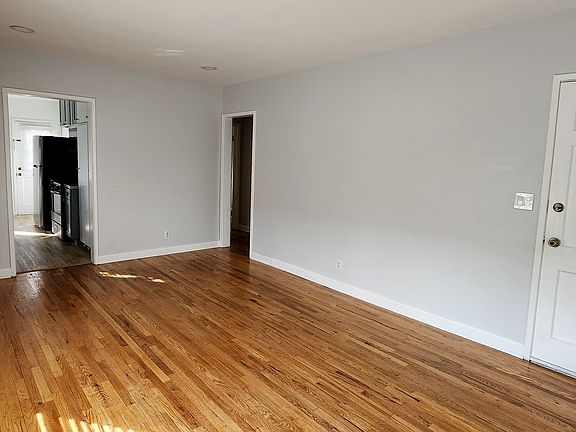 4th image of 2715 W Clark Ave