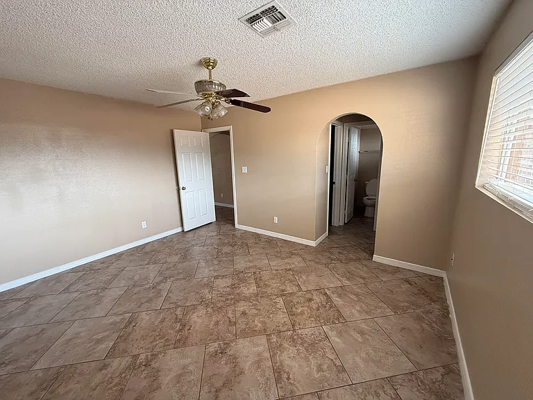 7624 N 44th Dr — Photo 16