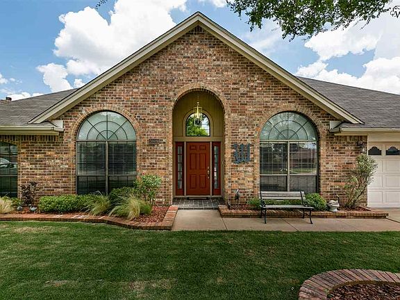 2nd image of 3009 Lombard Dr