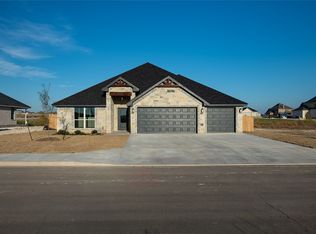1404 Red Rock Rd, Hewitt, TX 76643