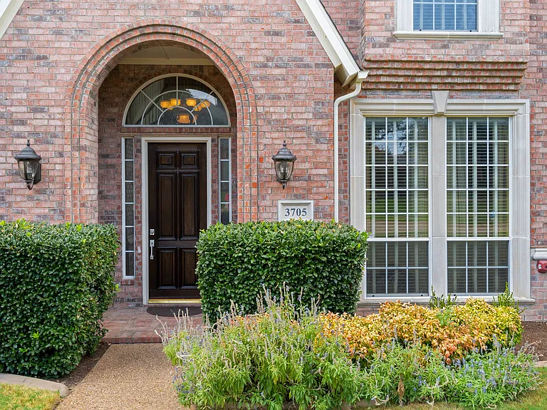 3705 Country Oak Ct — Photo 2