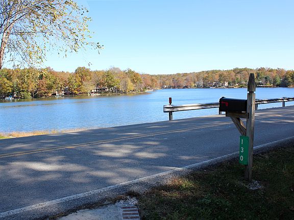 3rd image of 130 Lakeview Dr