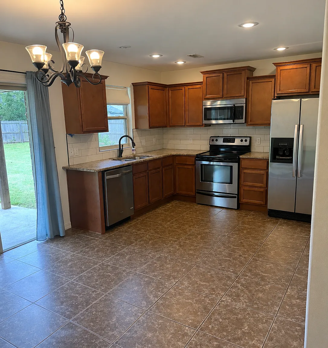 3 bed, 1435 sqft, $1,800 — Photo 4