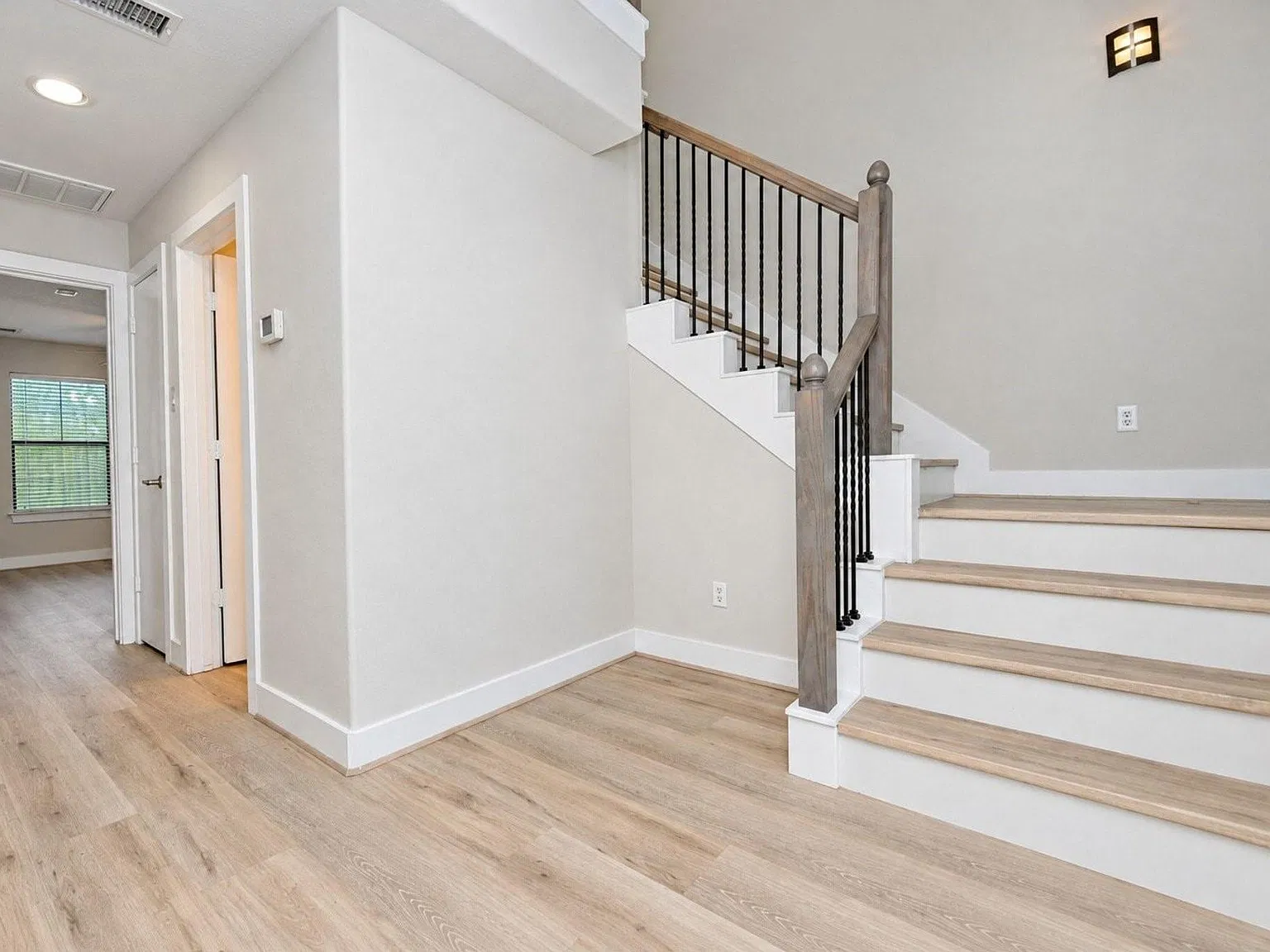 2 bed, 2.5 bath, 1340 sqft, $2,200 — Photo 4