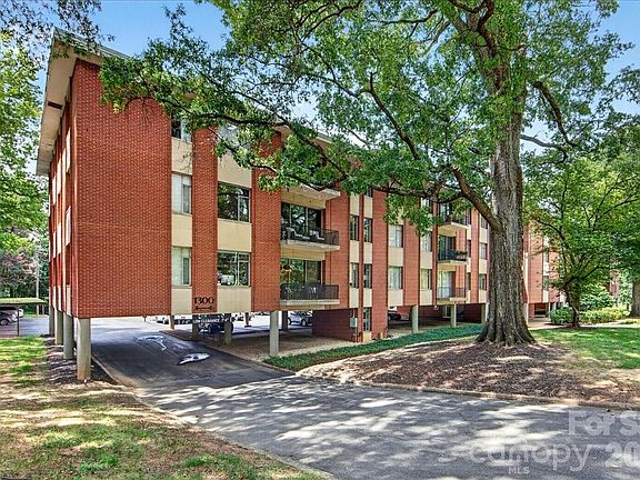 4th image of 1300 Queens Rd Unit 209