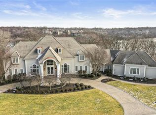 5909 Julian Dr, Parkville, MO 64152