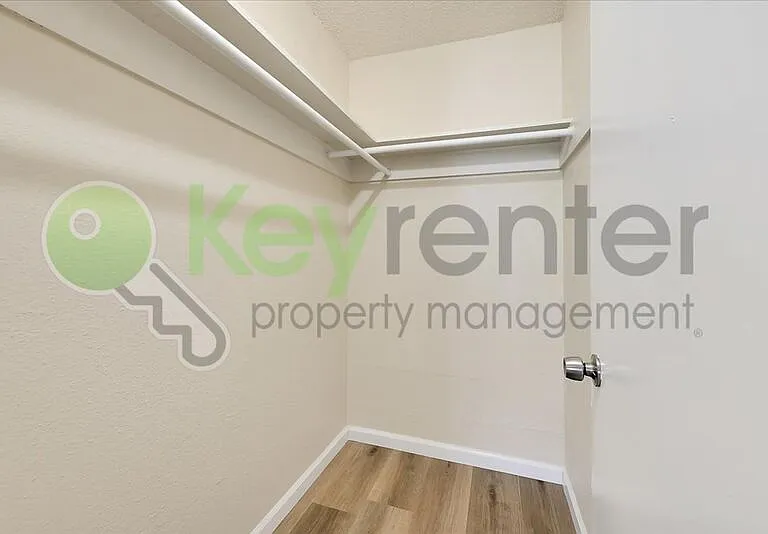 1065 Santiago Ave #6 — Photo 10
