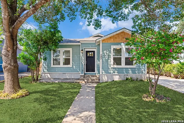 3 bed, 2.0 bath, 1600 sqft, $2,400 — Photo 1