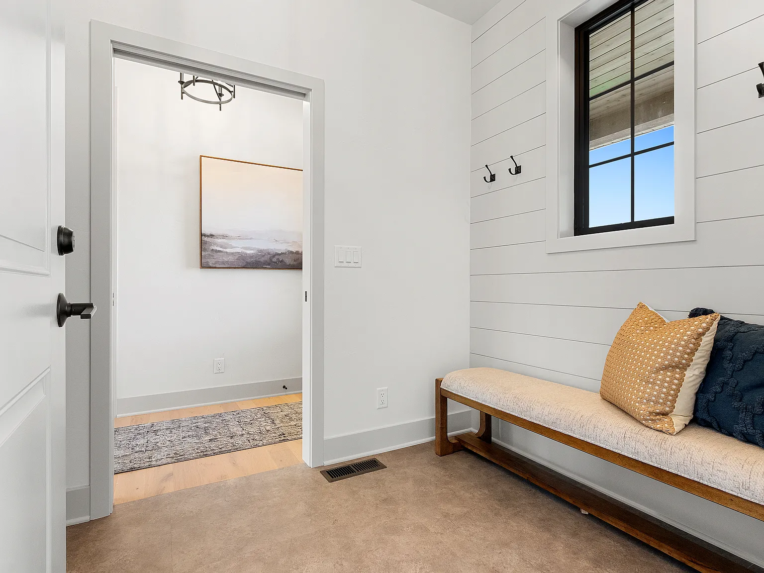 3 bed, 2327 sqft, $4,175 — Photo 3