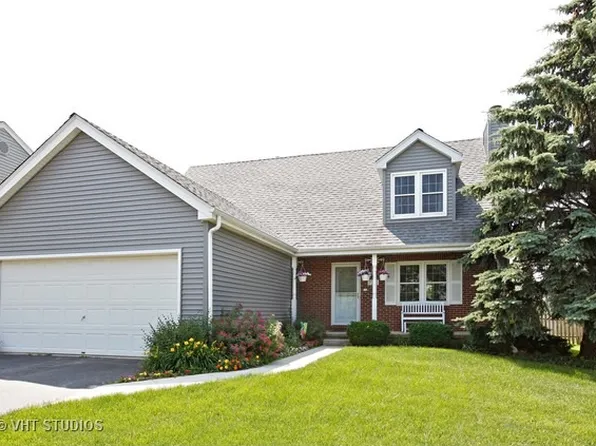 723 Avondale Ln, Aurora, IL 60504