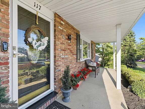 4th image of 117 Belle Arbor Dr