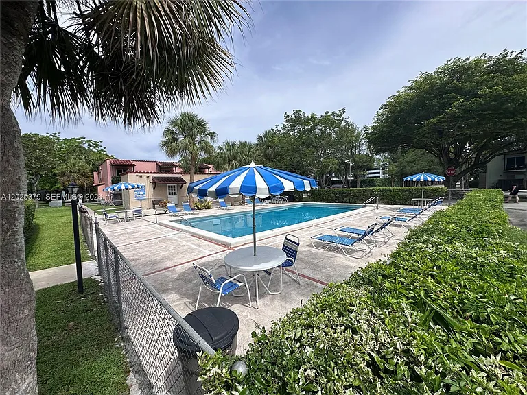 10834 N Kendall Dr #X16 — Photo 25