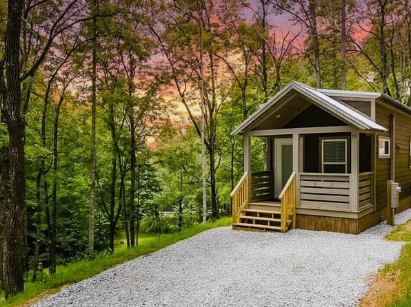 15 Pinehurst Dr, Bryson City, NC 28713