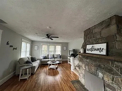 30 Fairview Ave — Photo 3