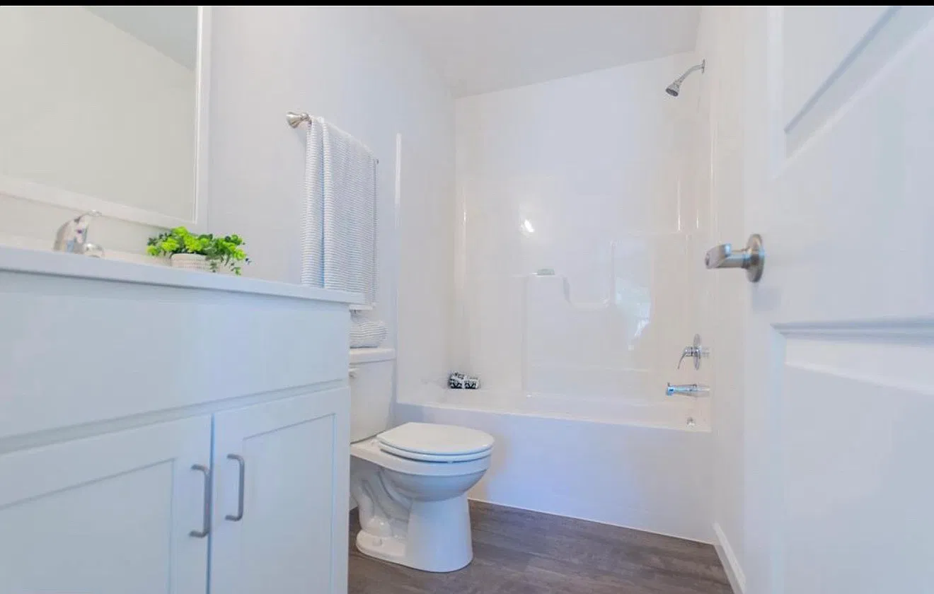 3 bed, 1296 sqft, $1,900 — Photo 4