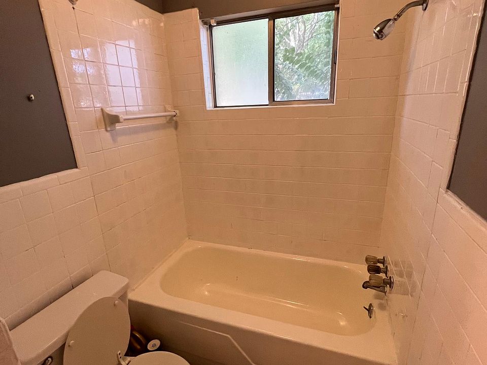 2nd image of 18 W Monroe St #5