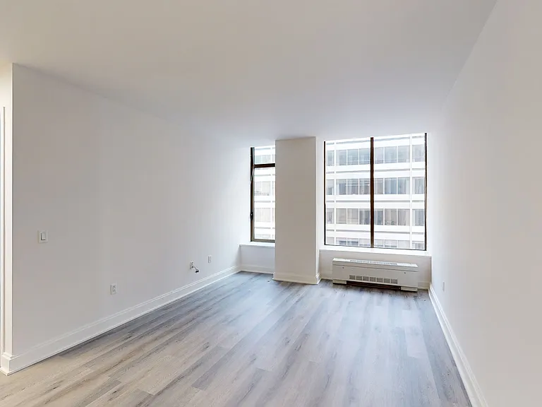 10 Hanover Square — Photo 118