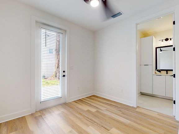 5th image of 1520 N Pierce St #7