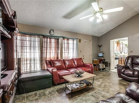 3rd image of 304 Faircrest Dr