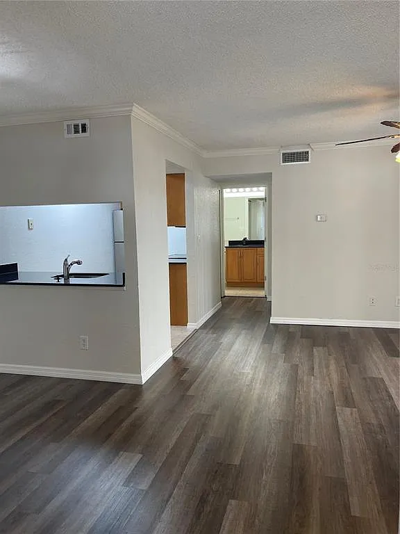 1 bed, 1.0 bath, 694 sqft, $1,450 — Photo 2