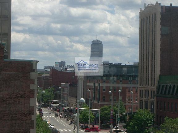 Only Eastern side with views of city and Prudential building
