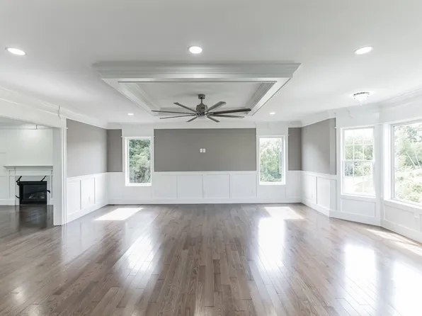 6 Falcon Dr, Shrewsbury, MA 01545