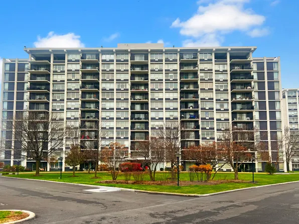 8809 W Golf Rd APT 4H, Niles, IL 60714
