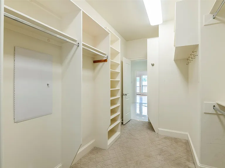 4233 Childress St — Photo 32