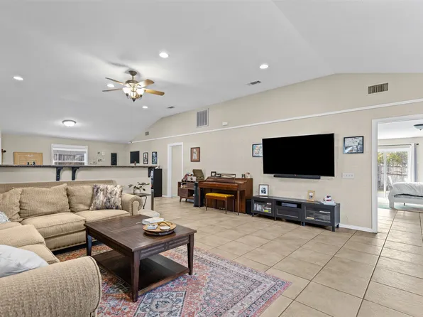 5117 Curzon Ave, Fort Worth, TX 76107