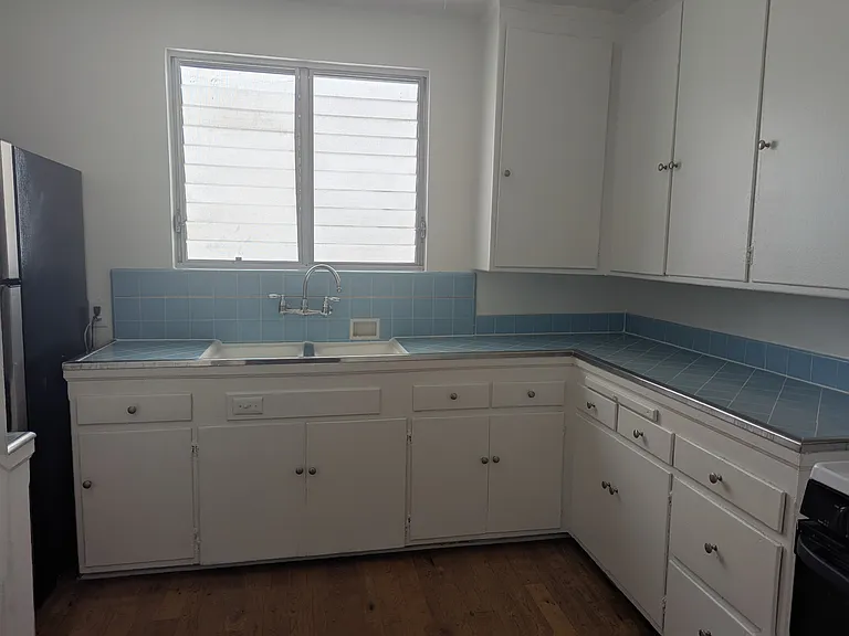 1323 N Olive Dr — Photo 65