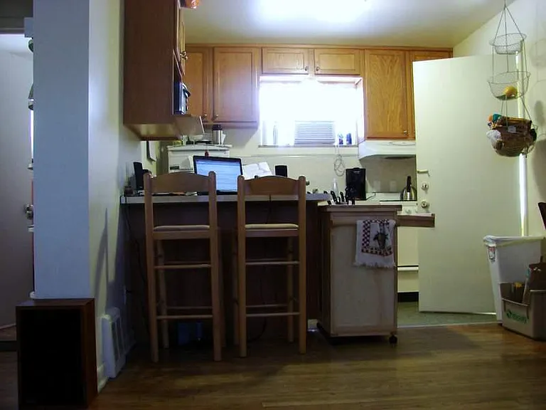 2010 Dexter Ave — Photo 5