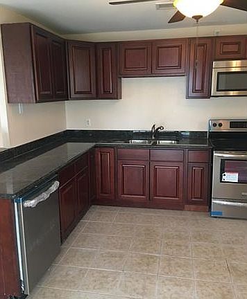 5th image of 128 Jeanne Dr