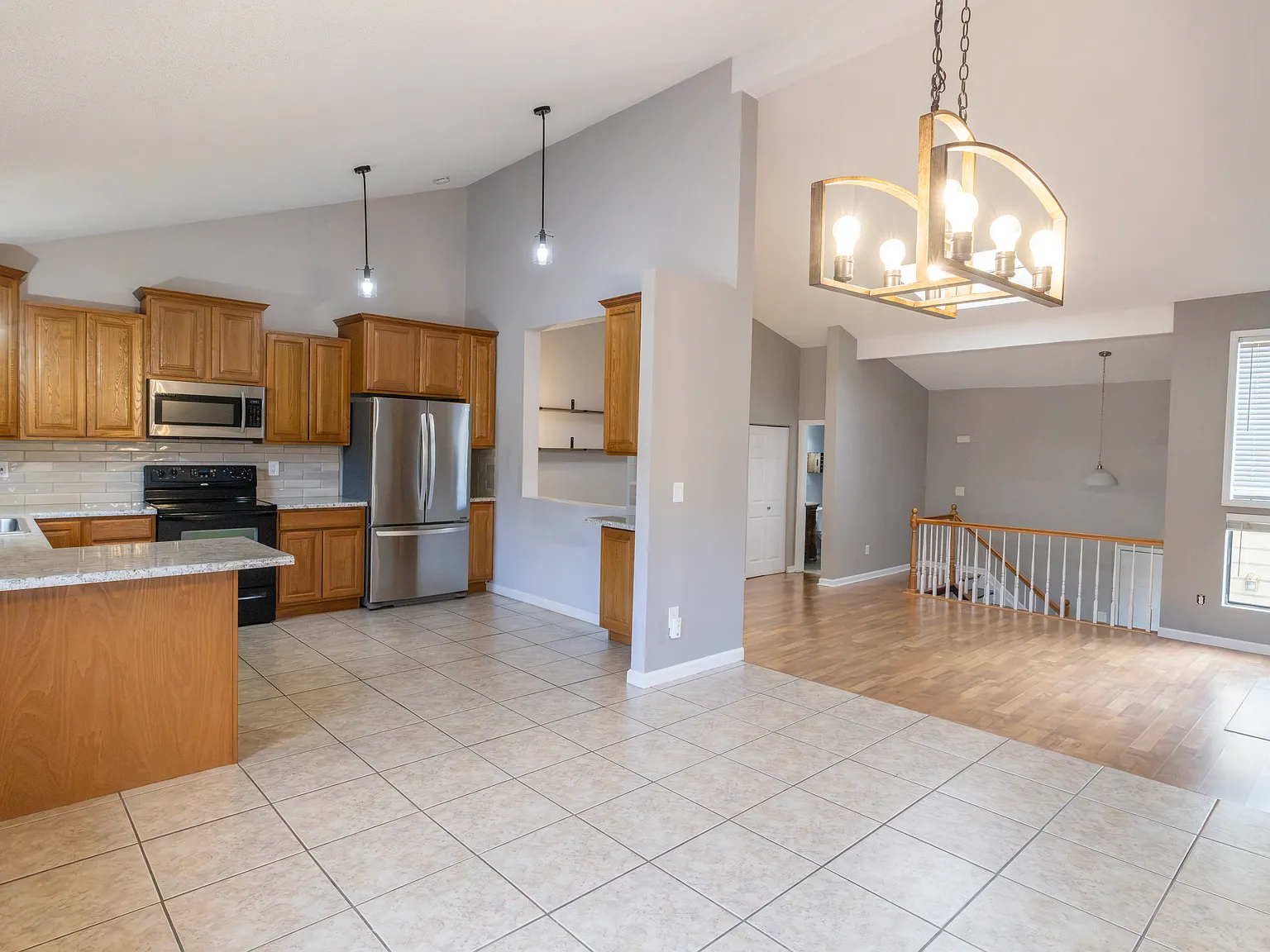 3 bed, 1.5 bath, 1595 sqft, $2,900 — Photo 4