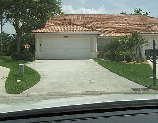 1st image of 15417 Lake Gardenia Pl
