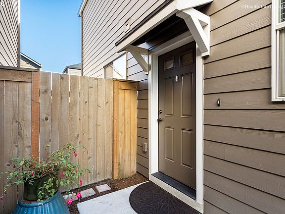 2nd image of 2633 NE 131st Ave