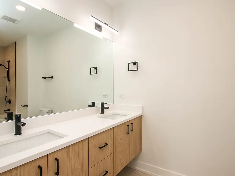 1001 N Milwaukee Ave #204 — Photo 9
