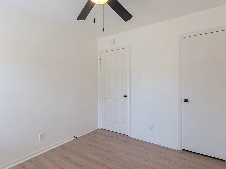 1402 Missouri Ave — Photo 6