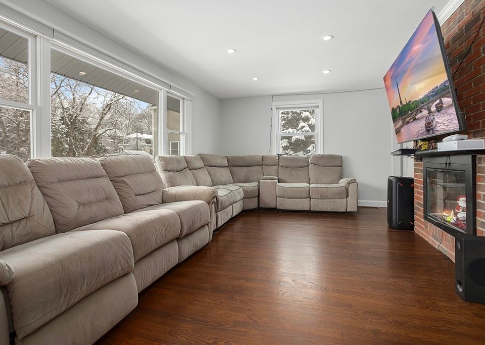 1st image of 51 Spring St