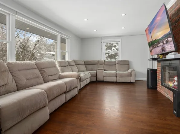 51 Spring St, Stoneham, MA 02180