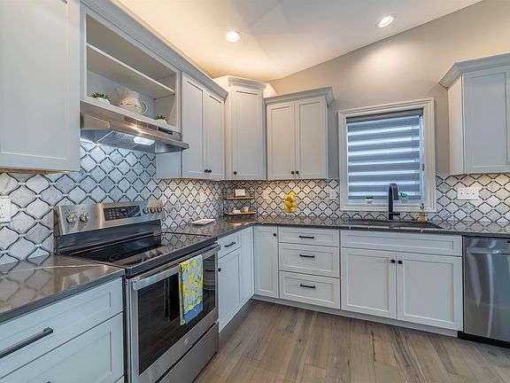 2nd image of 5018 Chestnut St