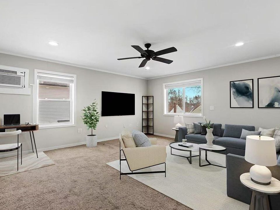 2nd image of 3813 Prairie Ave #5
