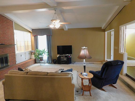 4th image of 6220 Village Ln