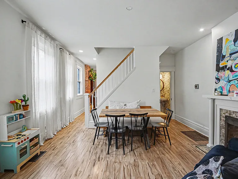 745-747 S 6th St — Photo 7